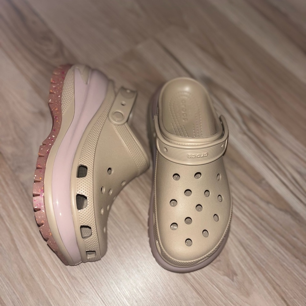 CROCS classic mega crush clog pink